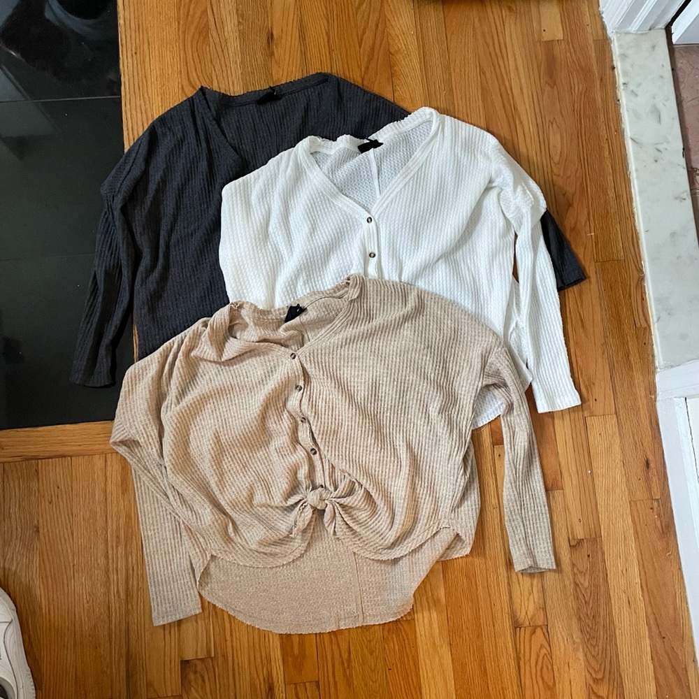 BUNDLE DEAL. GENTLY USED URBAN OUTFITTERS TOPS PERFECT FOR FALL